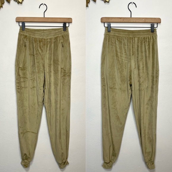 Skims Velour Joggers Gold - Picture 2 of 14